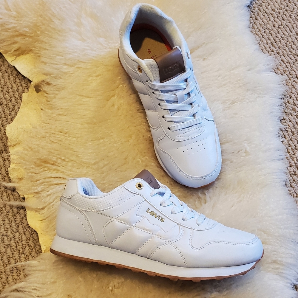 *EUC* Levi's Tessa Sneakers